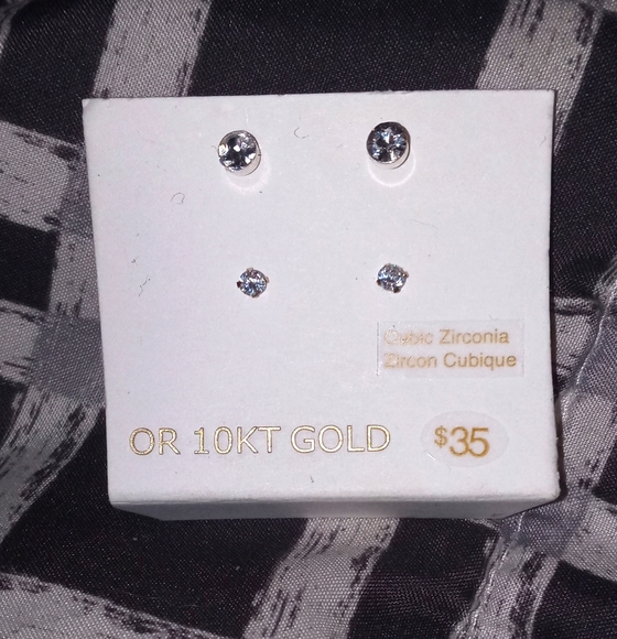 diamond earings- cubic zirconia - Picture 1 of 2